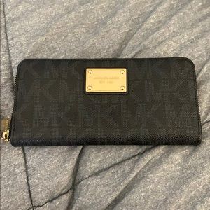 Michael Kors Jet Set Logo Zip Around Wallet